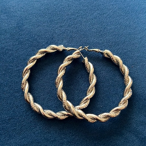 Jewelry - Silver Twist Hoop